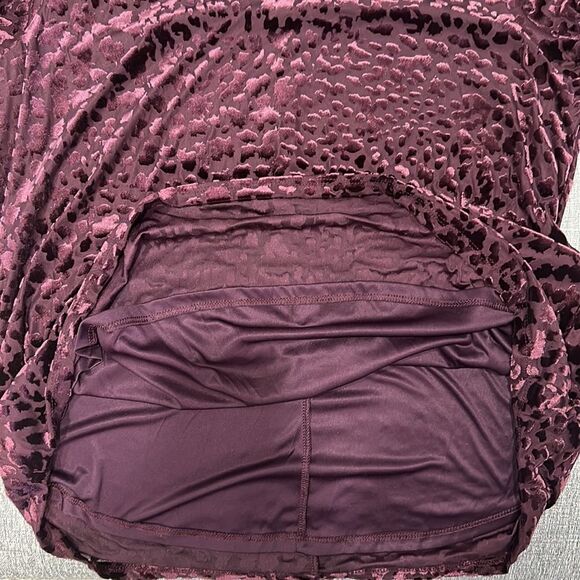 Simply Vera VeraWang Women's Top Burgundy Velvet Leopard Print Long Sleeve Sz L - Picture 13 of 13